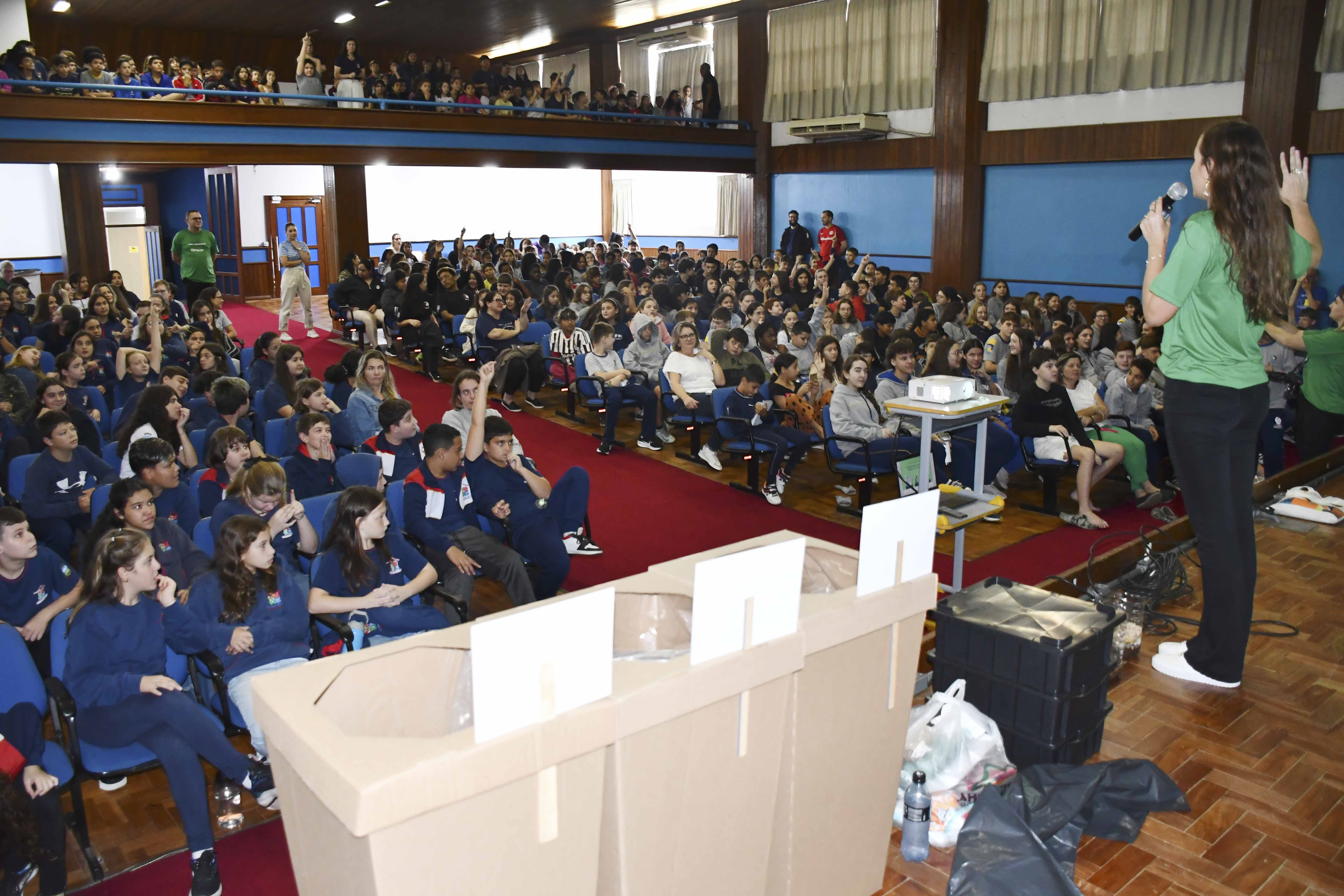 Palestra sobre sustentabilidade e cooperativismo para escolas de Encantado