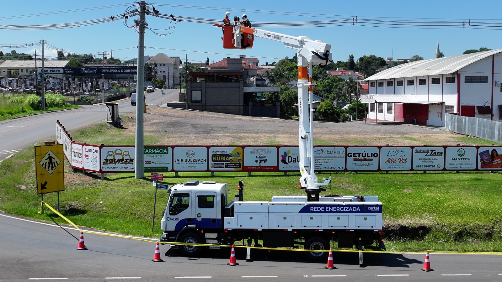Certel conta com quarta equipe de rede energizada e novo caminhão