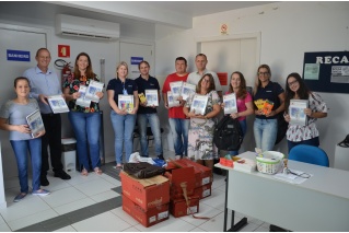 No aniversário da Certel, crianças são presenteadas com materiais escolares