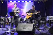 Cristiano Ludwig e Lucas Welp apresentaram violão e saxofone instrumental