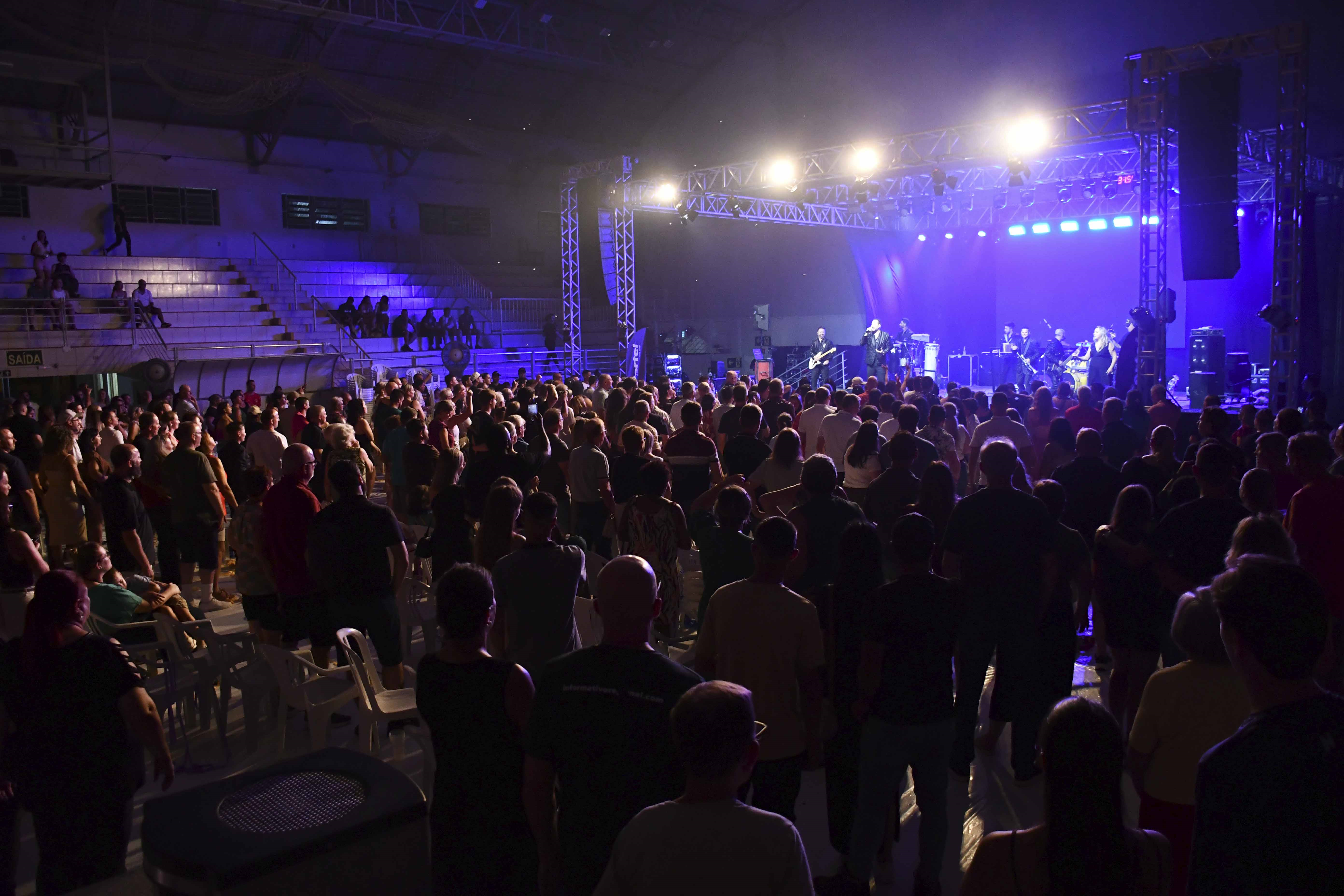 Público se divertiu ao som da Banda Corpo e Alma.JPG