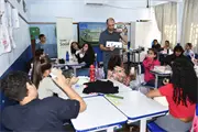Oficina de construção de instrumentos musicais com alunos da Escola Érico Veríssimo, de Encantado.jpg