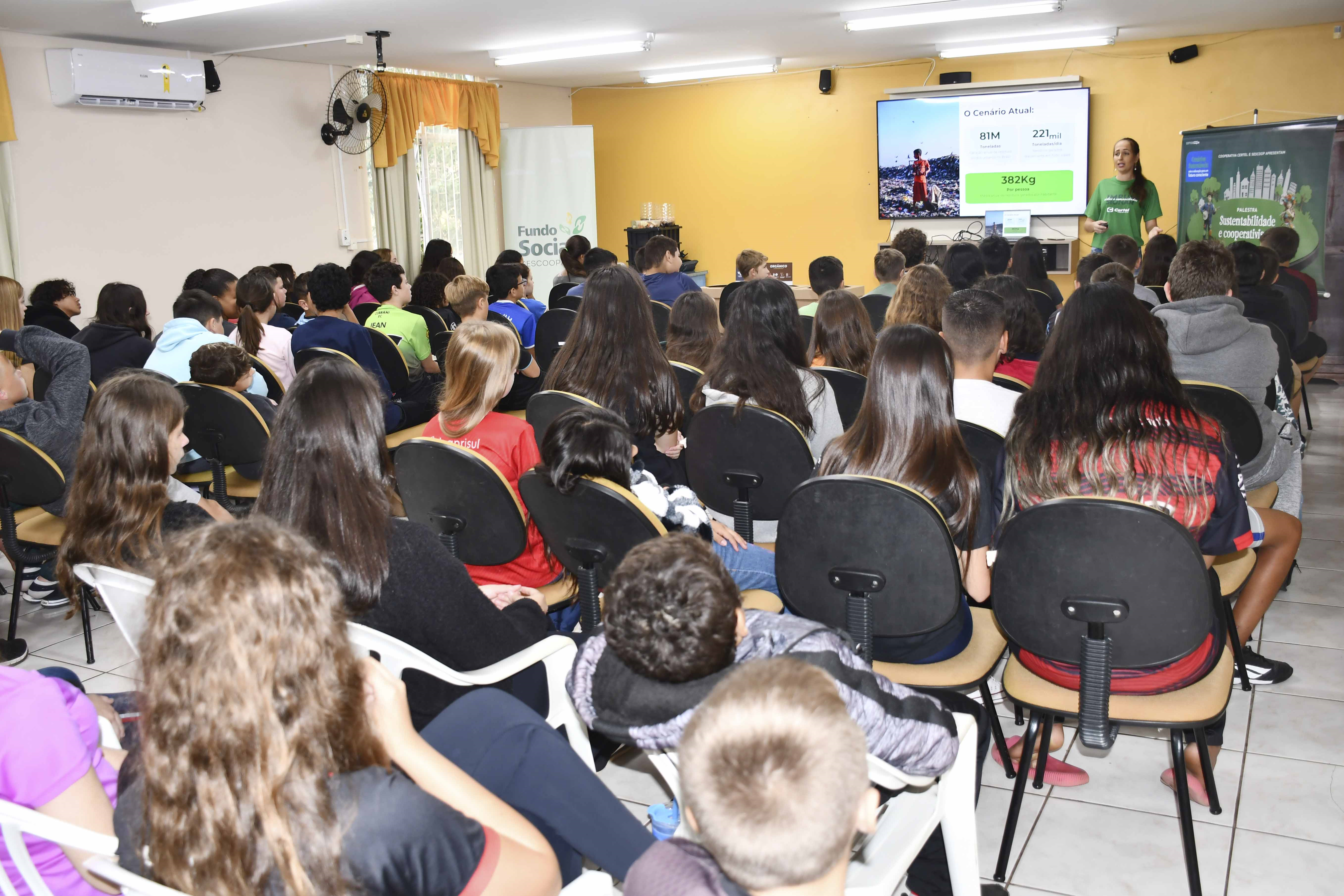Alunos da EMEF Vida Nova, de Lajeado, aprenderam sobre compostagem