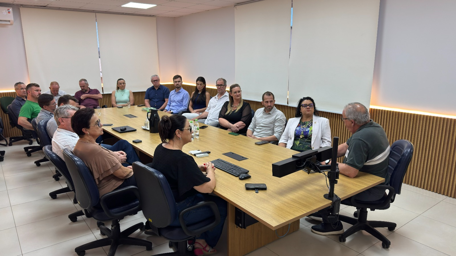 Marjorie em reunião com diretores, gerentes e coordenadores da Certel