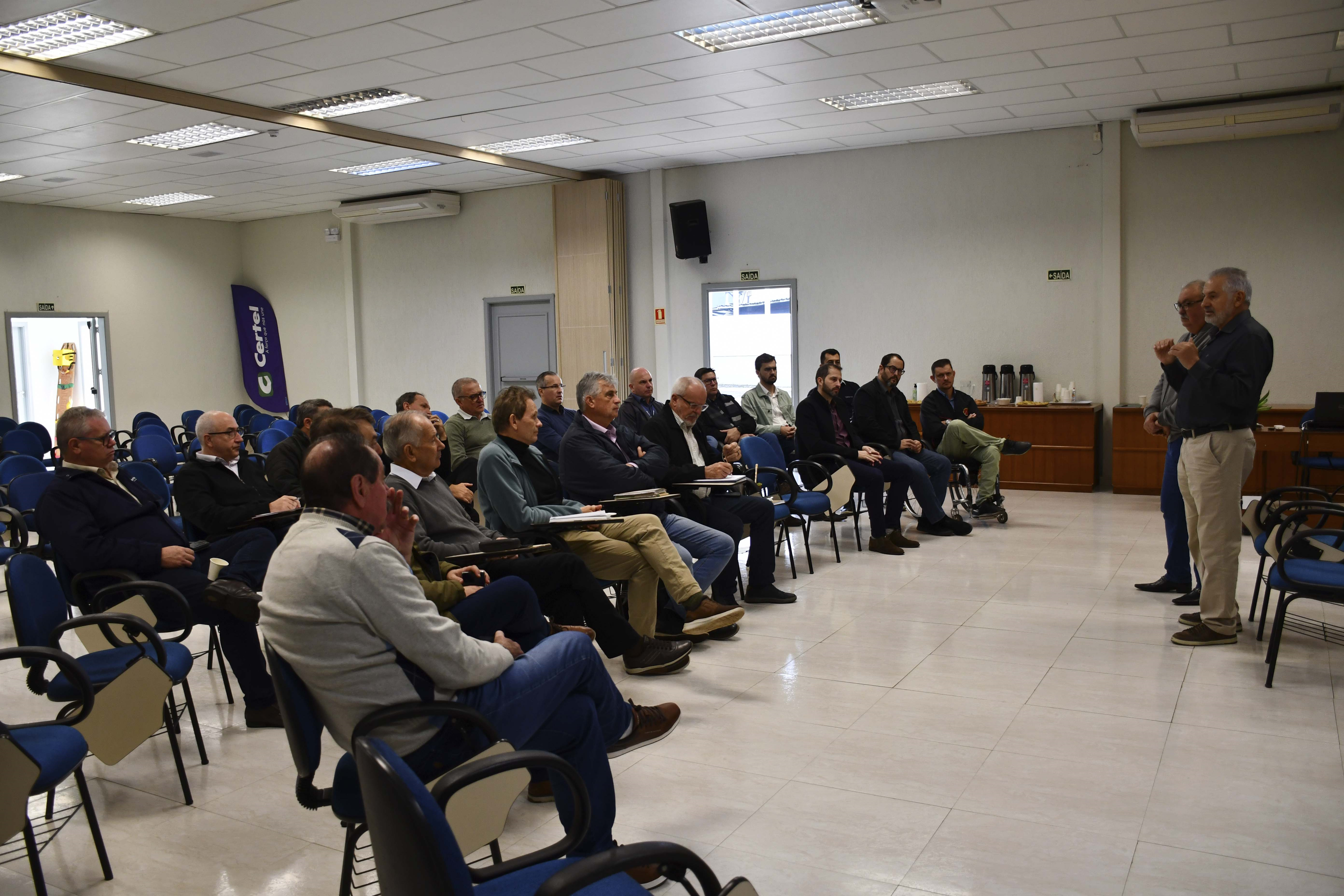 Reunião mobilizou cooperativas agropecuárias e de energia