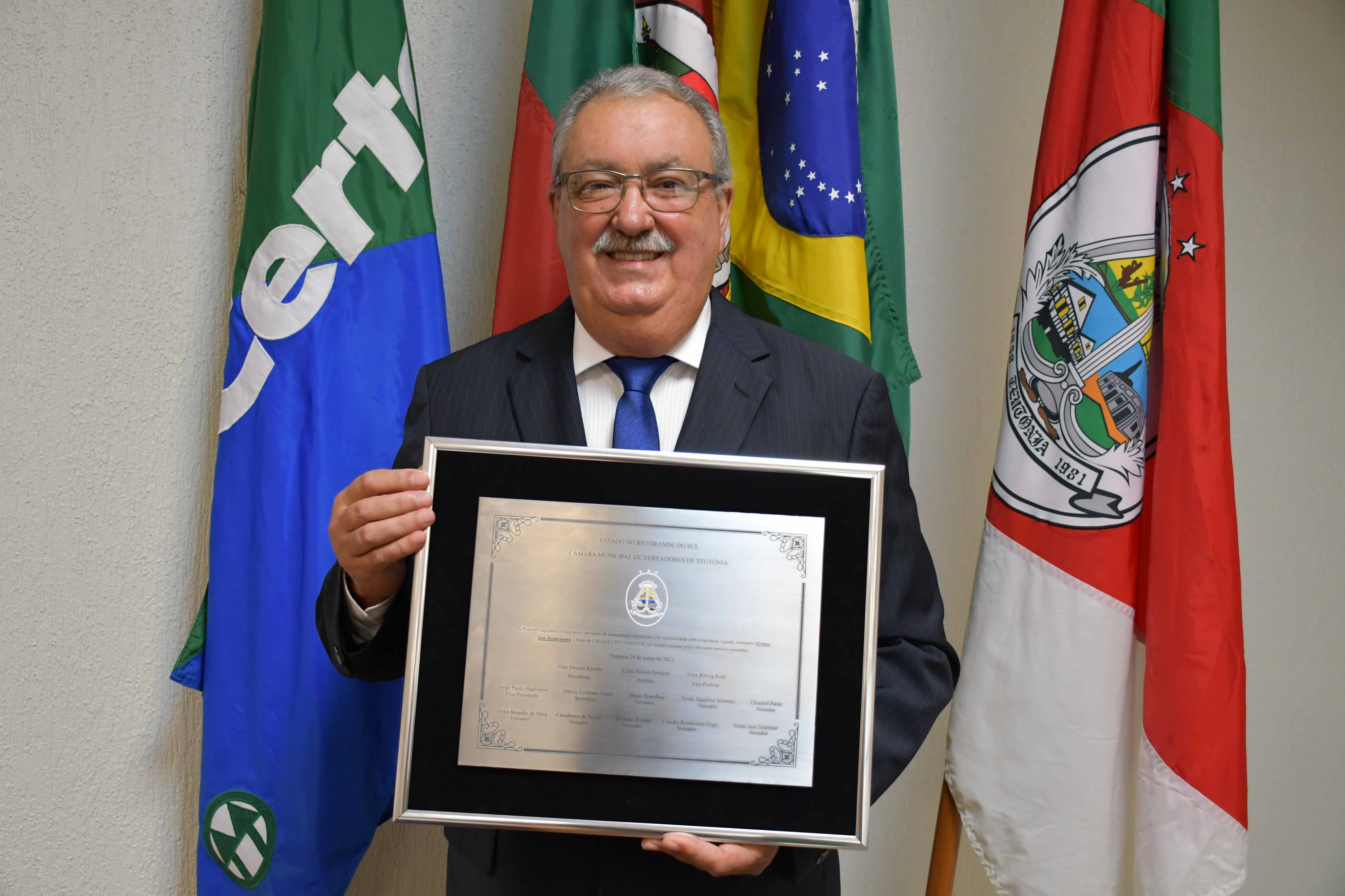 Presidente da Certel mostrou sua alegria com a homenagem