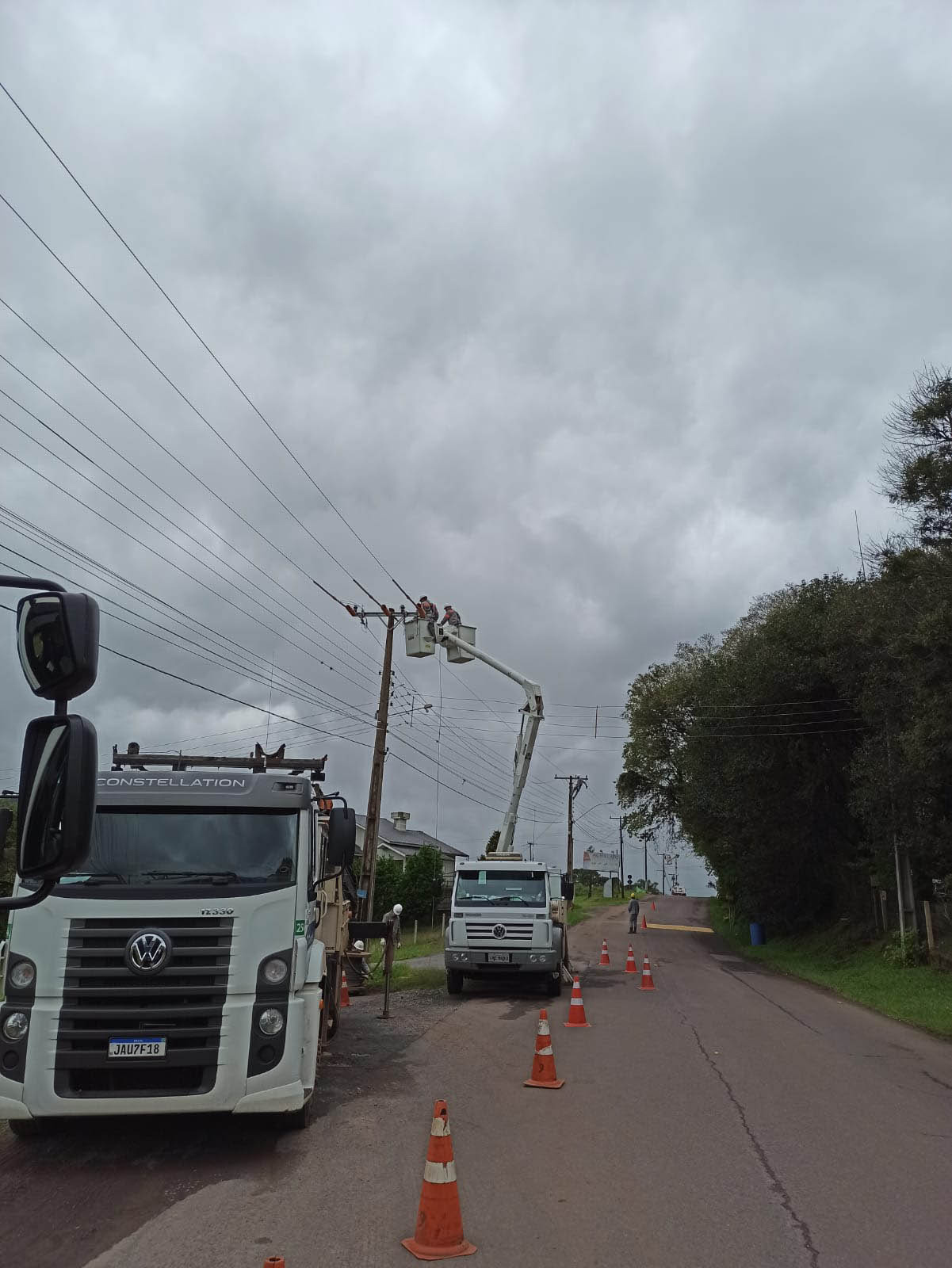 Dois quilômetros de redes trifásicas instalados em São Pedro da Serra
