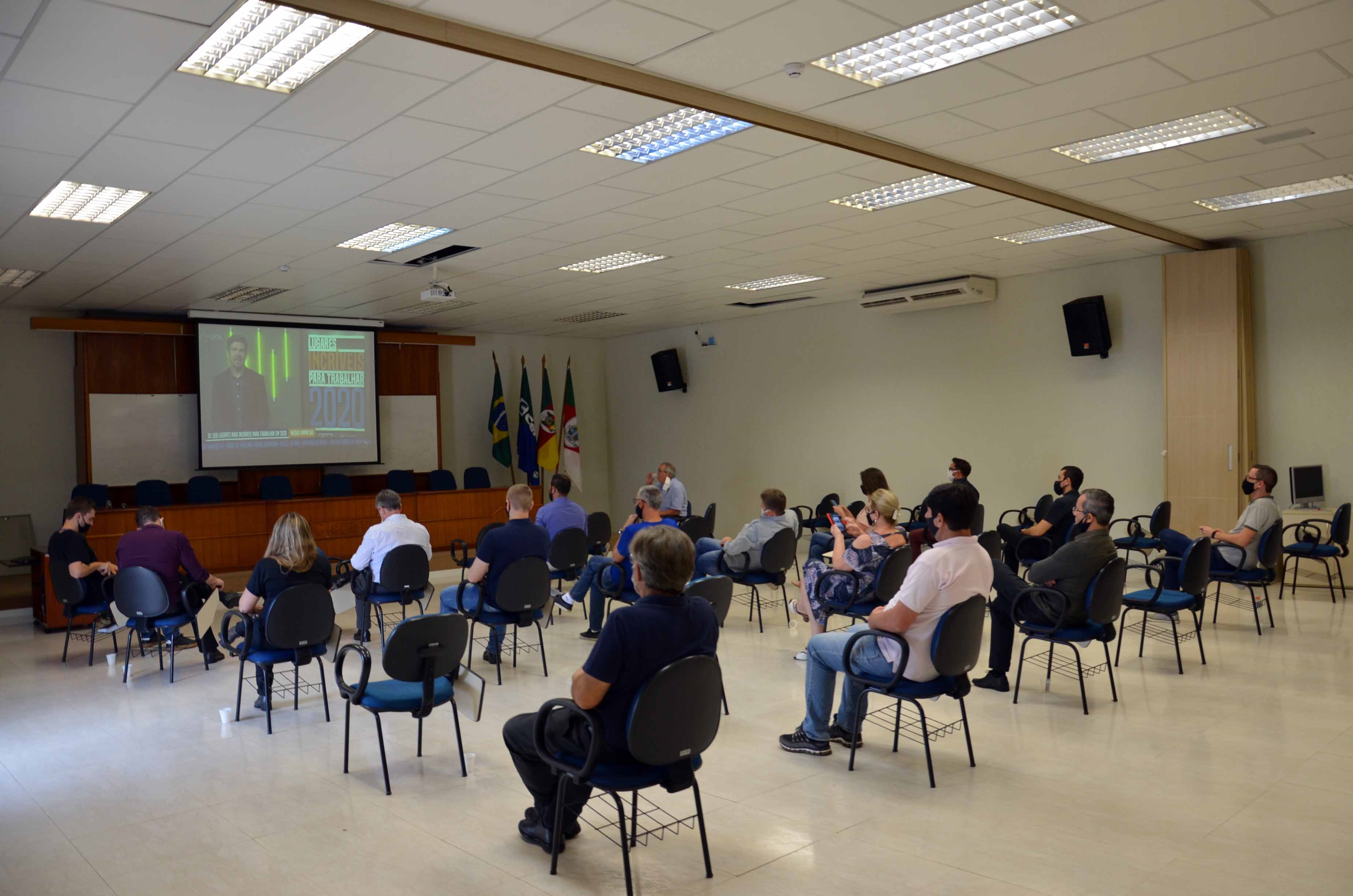 Transmissão foi assistida no auditório da cooperativa