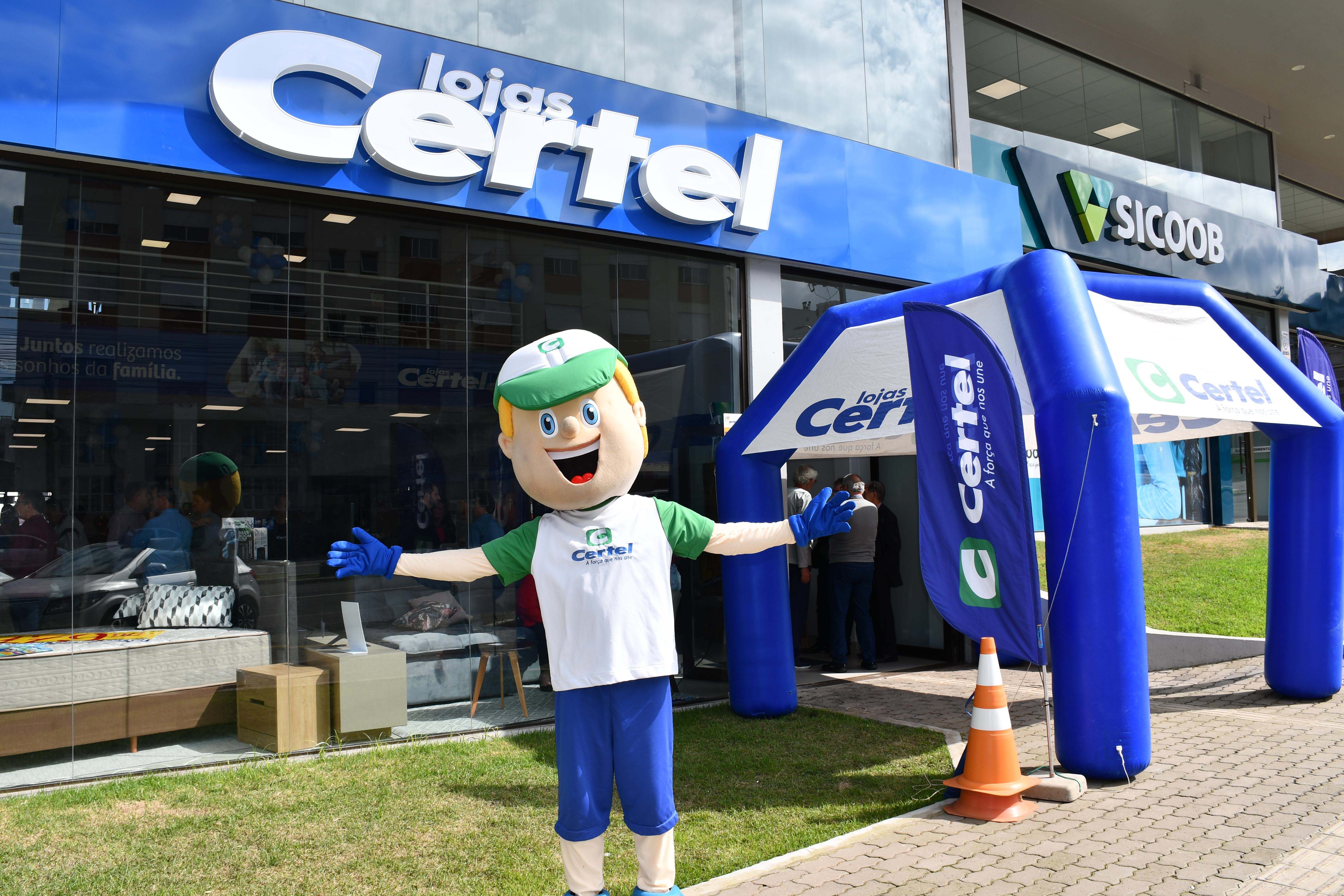 Mascote Xoquinho recepcionou clientes, associados e visitantes