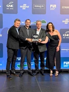 Dannebrock, Sechi, Poersch e Andréia com o troféu da Certel