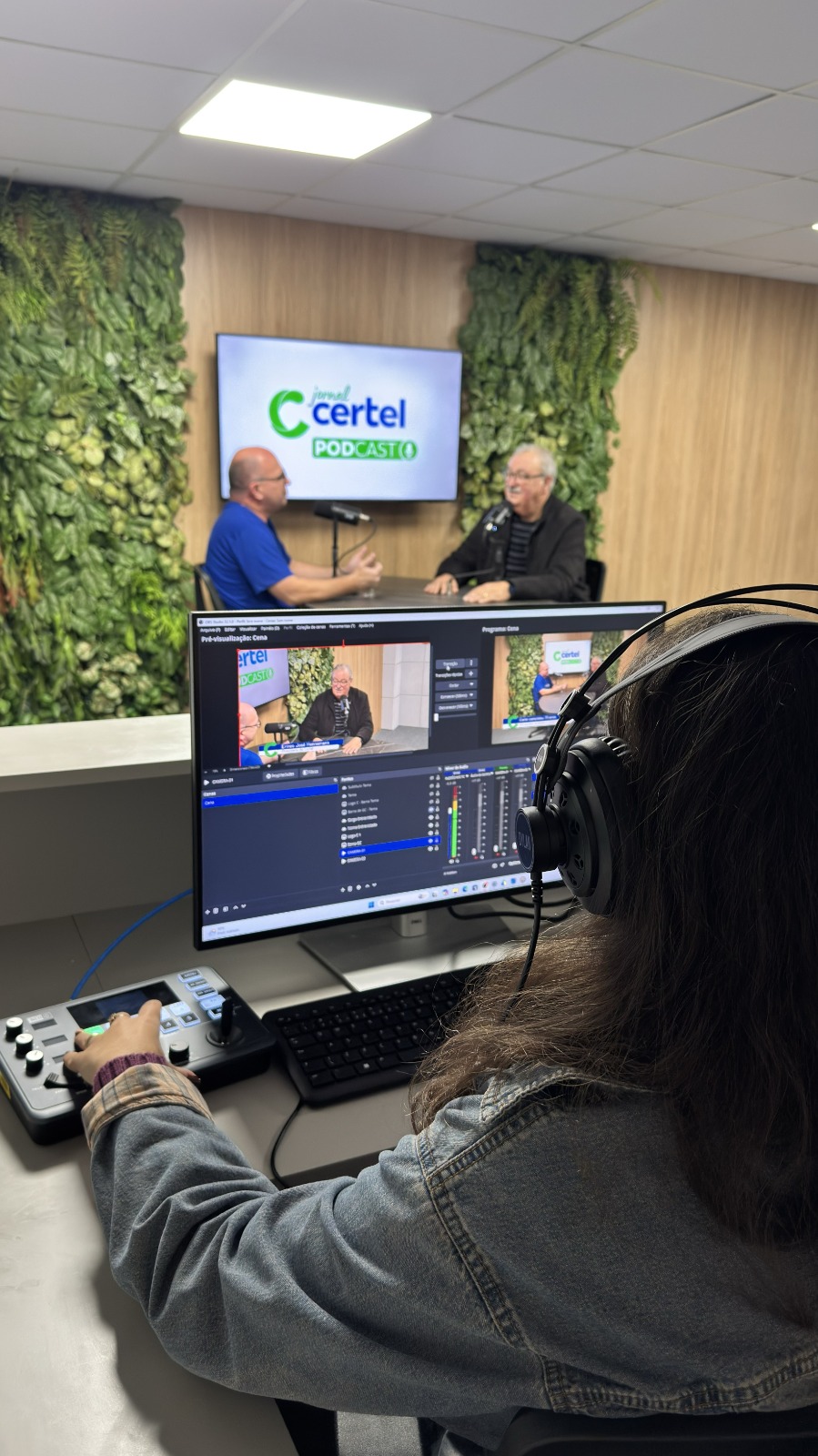 Bastidores de gravação do primeiro podcast