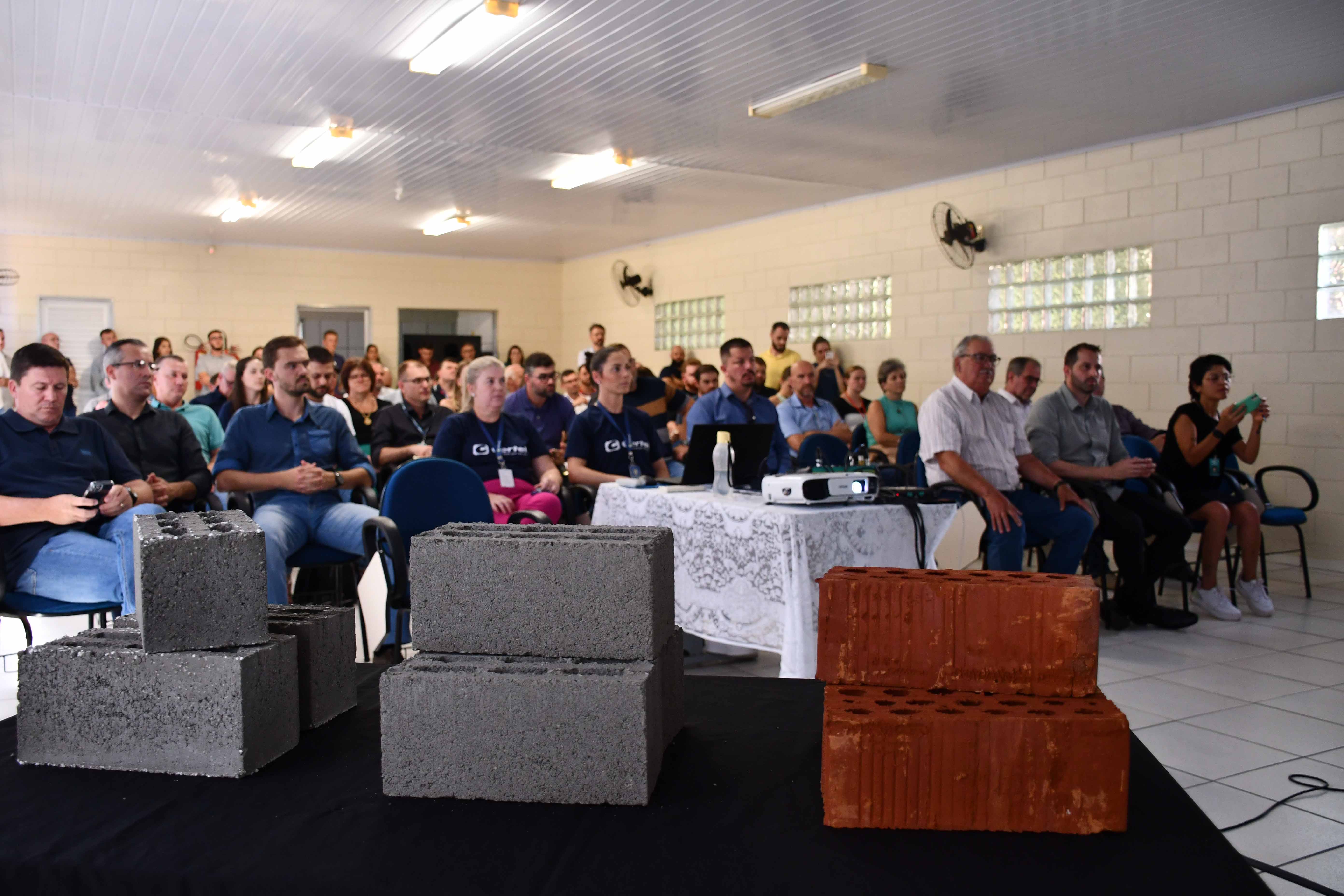 Certel inova e lança o tijolo de concreto leve estrutural