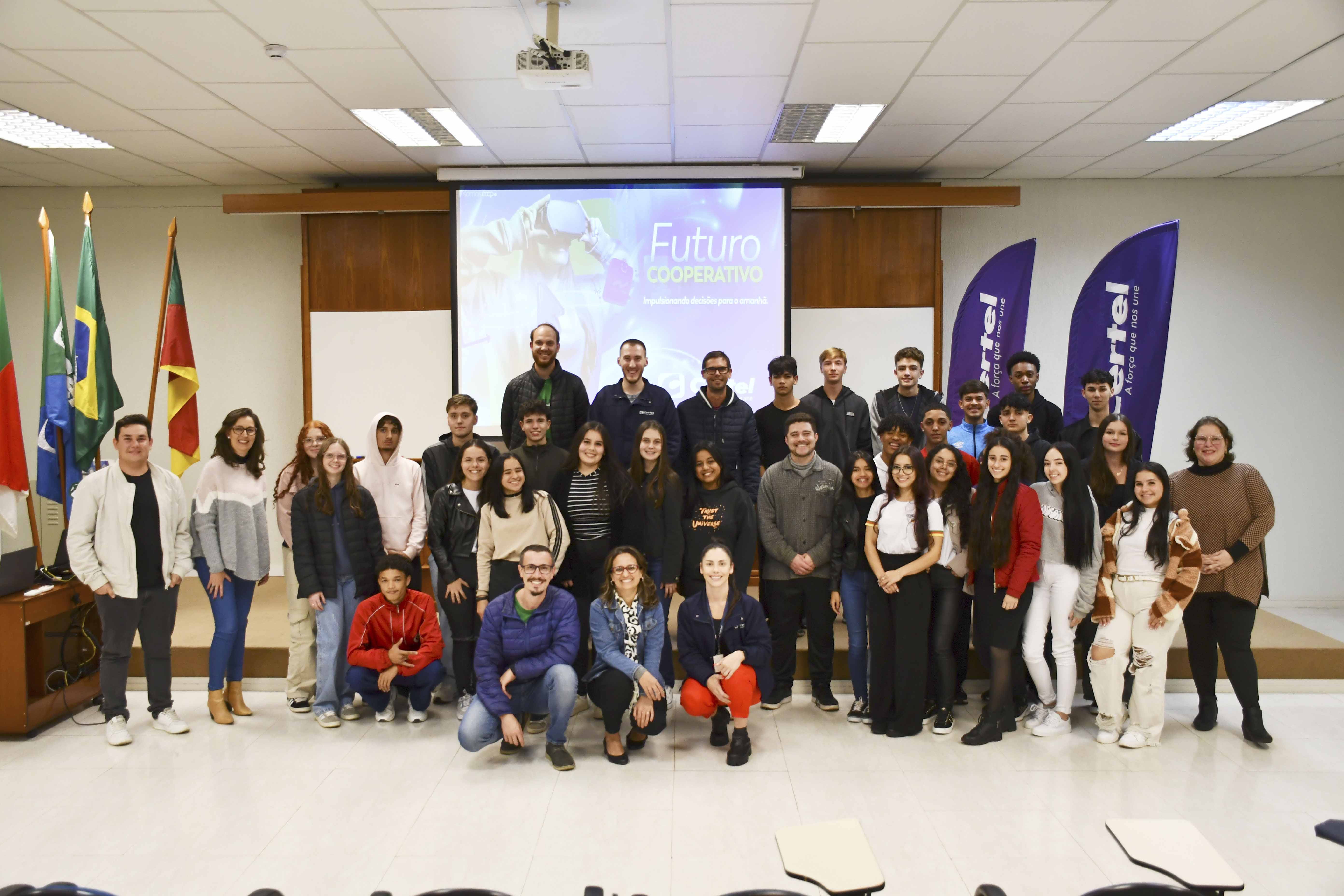 Futuro Cooperativo apresenta possibilidades profissionais para alunos