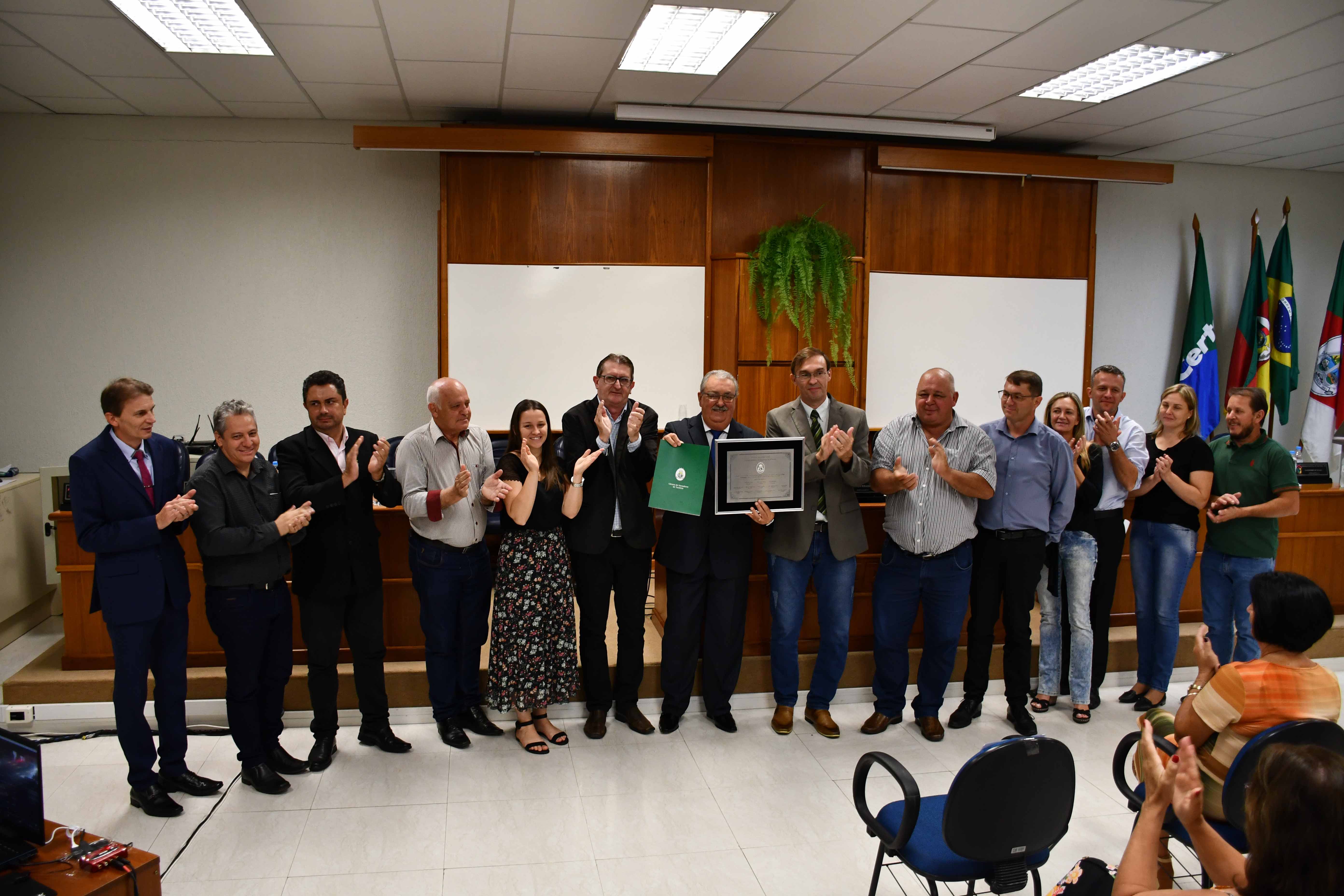 Erineo Hennemann recebe título de Cidadão Teutoniense