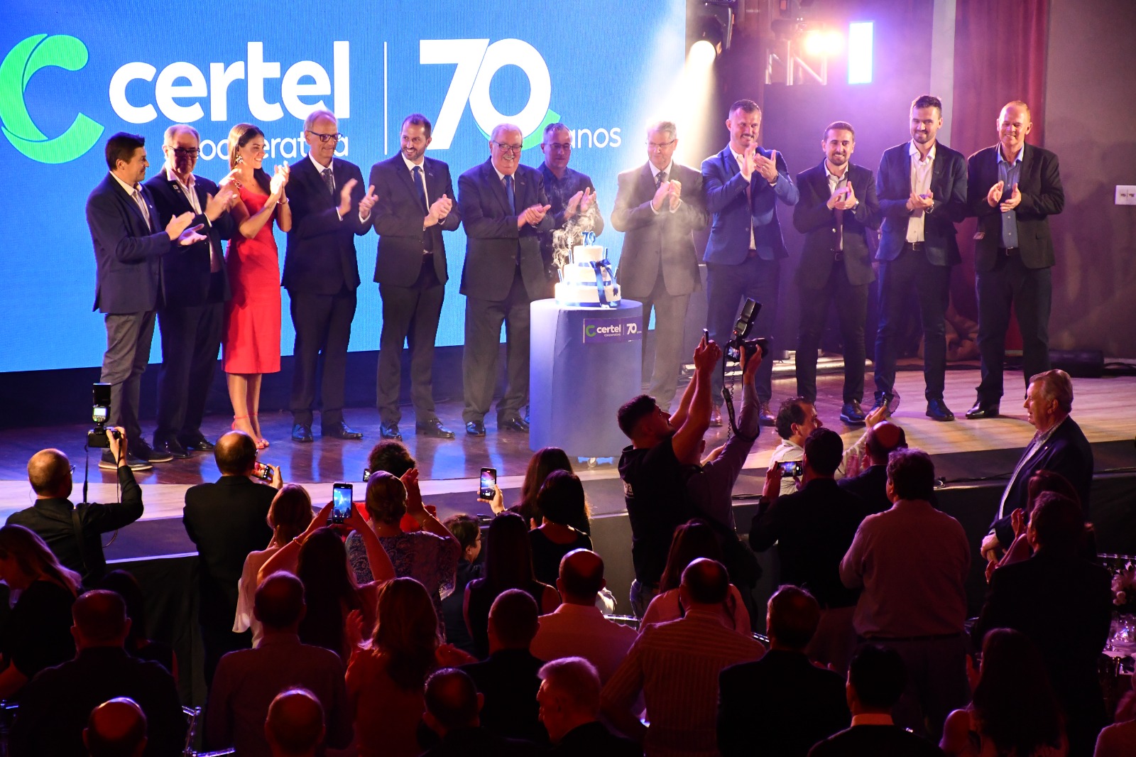 Direção e convidados comemoraram a chegada dos 70 anos