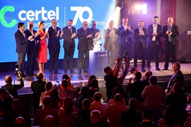 Direção e convidados comemoraram a chegada dos 70 anos