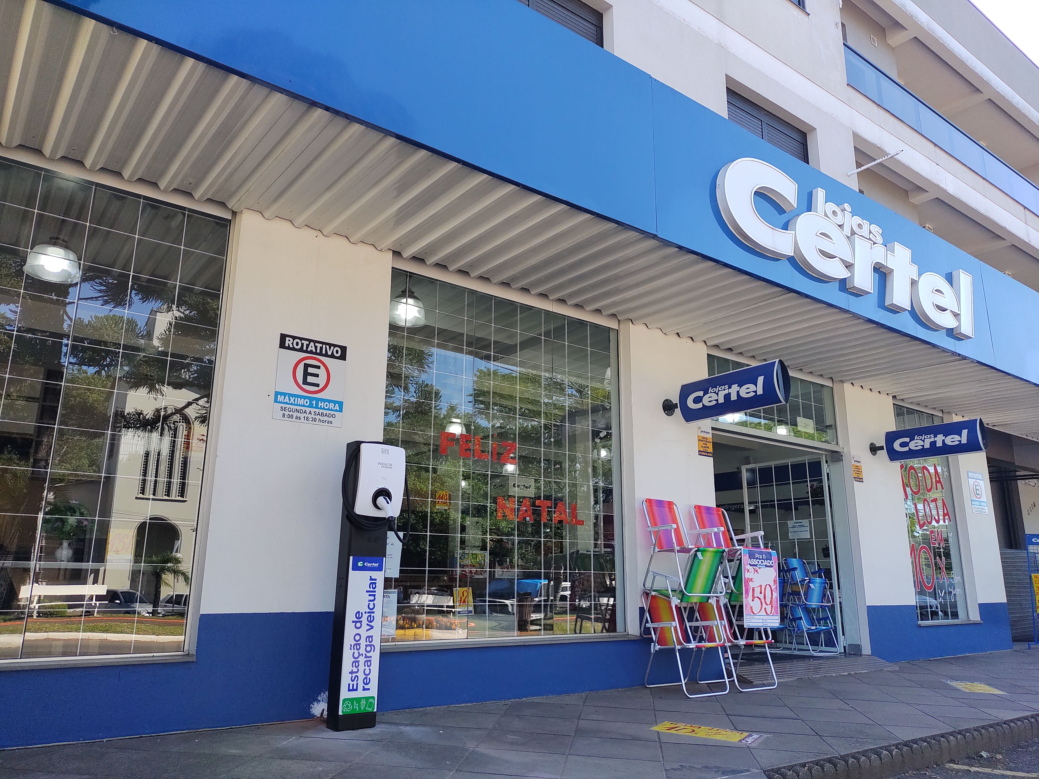 Cooperativa Certel entrega estações de recarga veicular para Pouso Novo e Barão