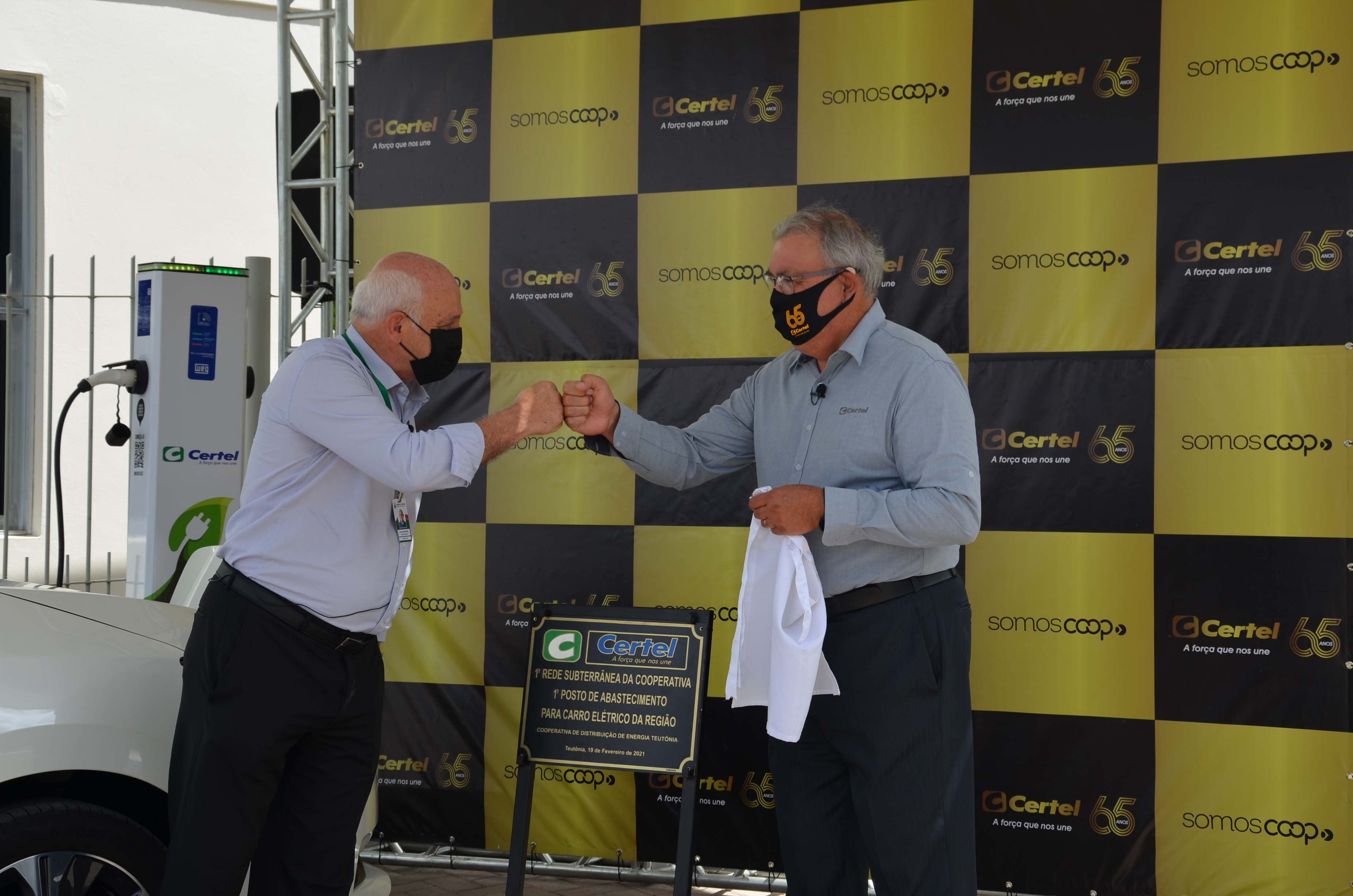 Presidente e prefeito Celso Forneck na inauguração do cabeamento subterrâneo