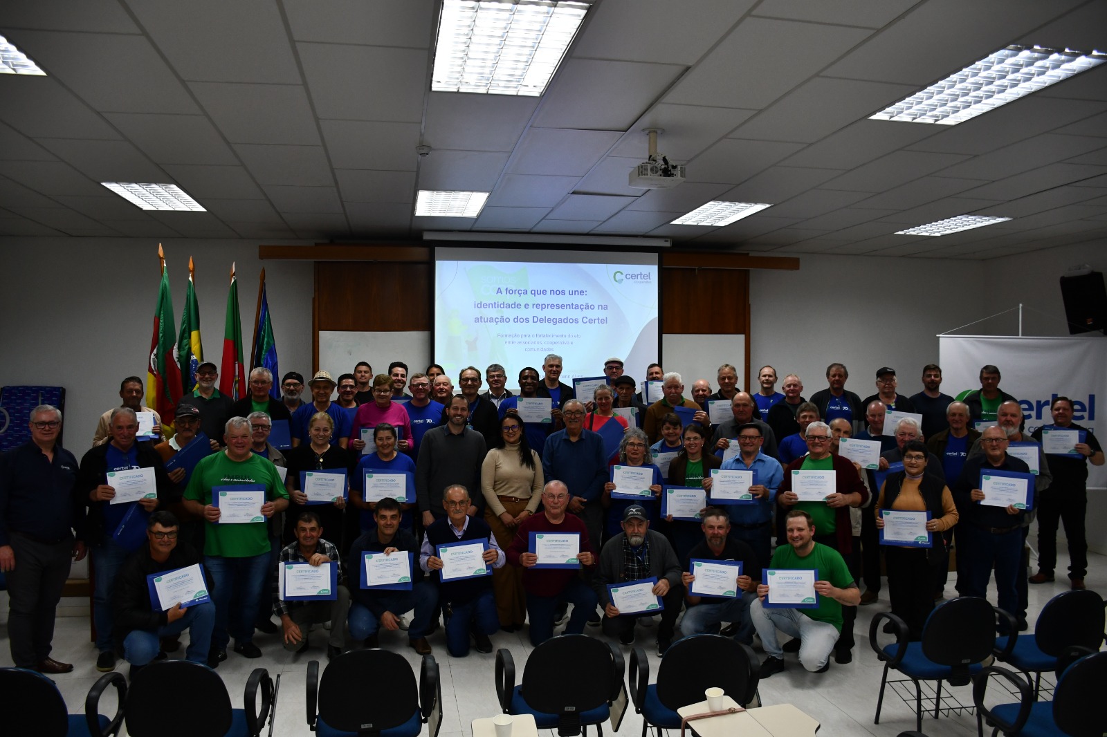 Entrega de certificados na capacitação de Teutônia
