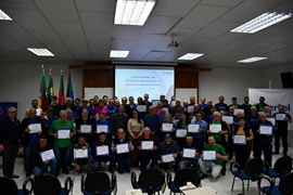 Entrega de certificados na capacitação de Teutônia